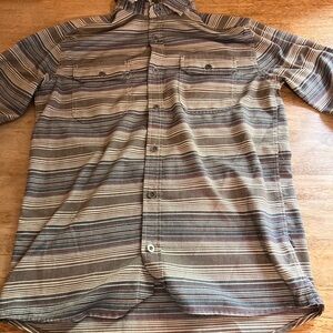 Swiss Tech Men’s Small Long Sleeved Button Down Striped Shirt Polyester 34-36
